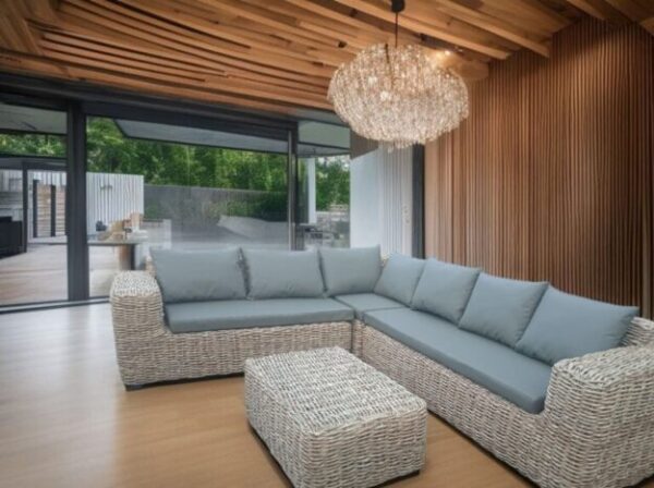 Wicker Lounge